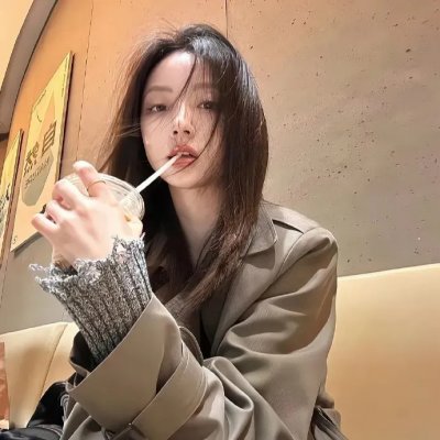 一位站立的人